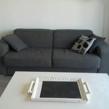 Tres Joli Studio,bien Equipe Terrasse,internet Apartment