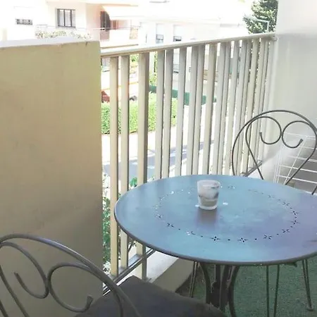 Tres Joli Studio,bien Equipe Terrasse,internet Apartment Le Cannet